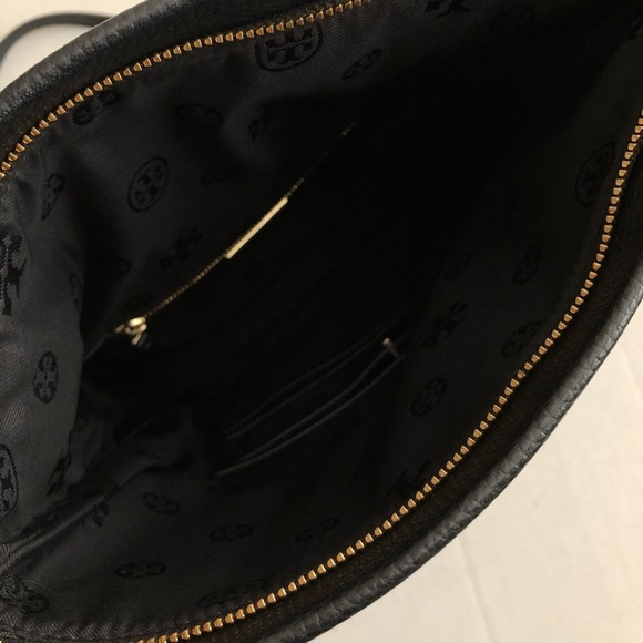 Authentic Tory Burch Bombe Foldover Crossbody - Picture 6 of 6